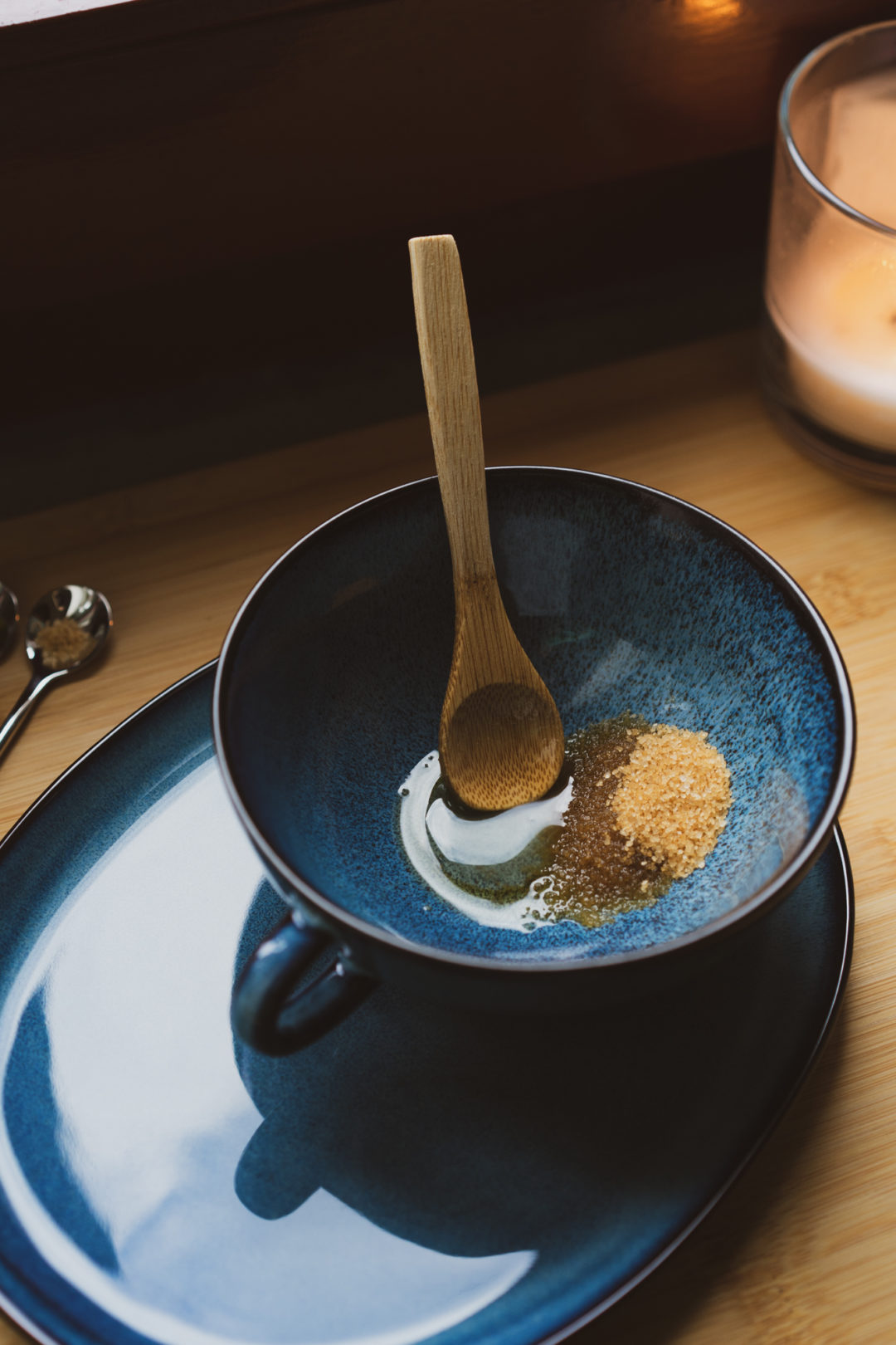 Preparazione maschera viso olio e limone, composizione foto